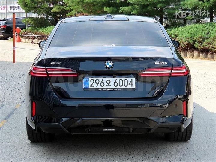 BMW 5 Series 2025 — 4
