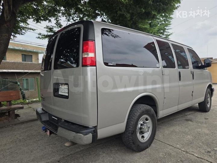 Chevrolet Express Van