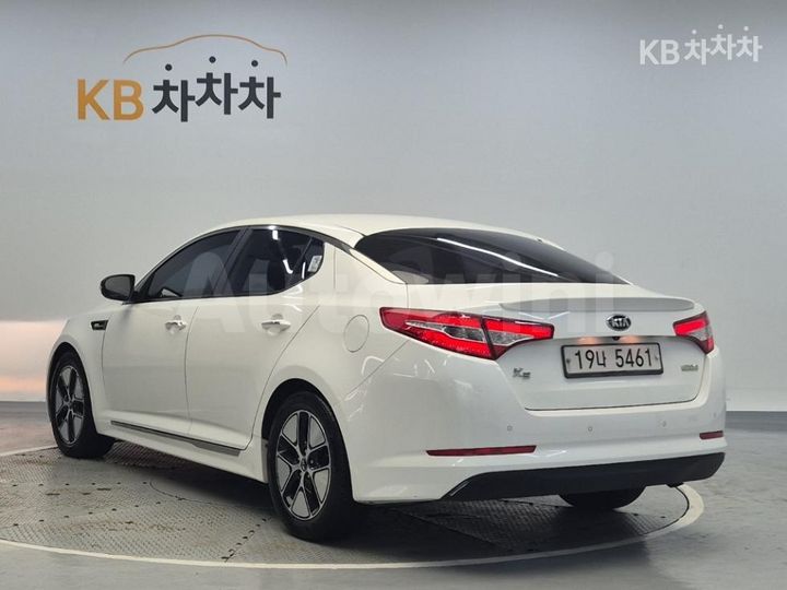 Kia K5 2013 KNAGN41CBDA021664 — 2