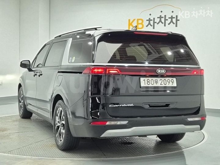 Kia Carnival 2021 KNANB81BBMS111117 — 2