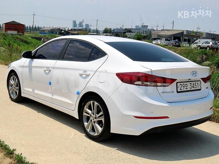 Hyundai Avante 2017 — 3