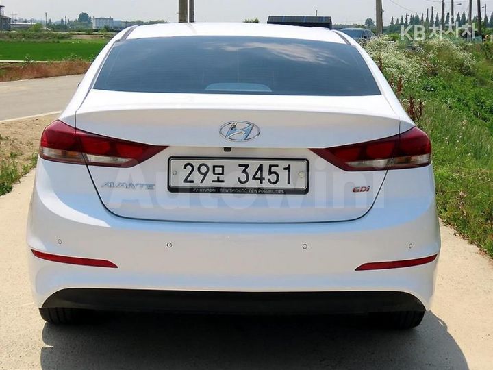 Hyundai Avante 2017 — 4