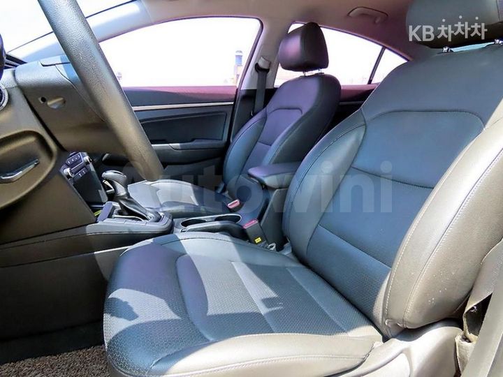Hyundai Avante 2017 — 5