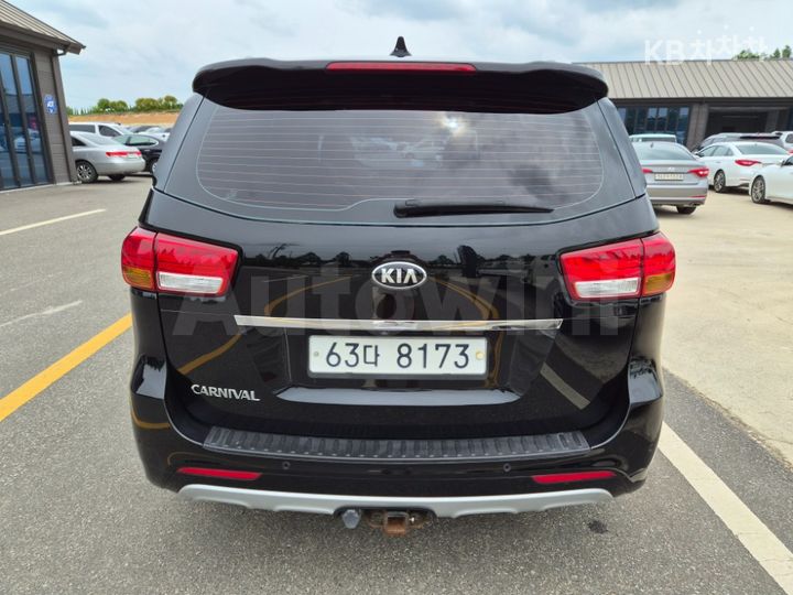 Kia Carnival 2015 KNAME81ABFS047671 — 5