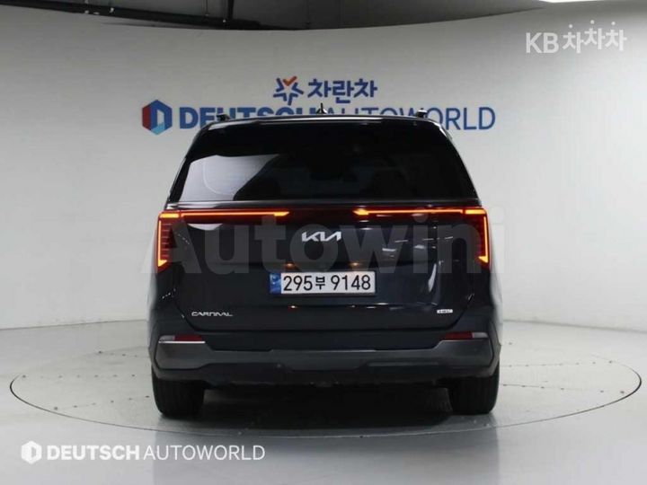 Kia Carnival 2025 — 4