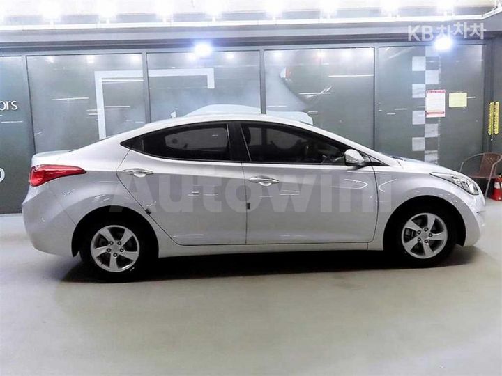 Hyundai Avante 2011 — 3