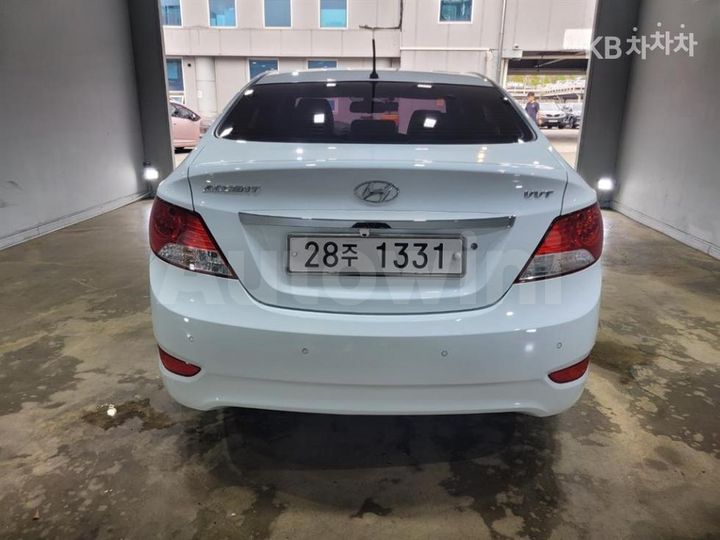 Hyundai Accent 2011 — 5