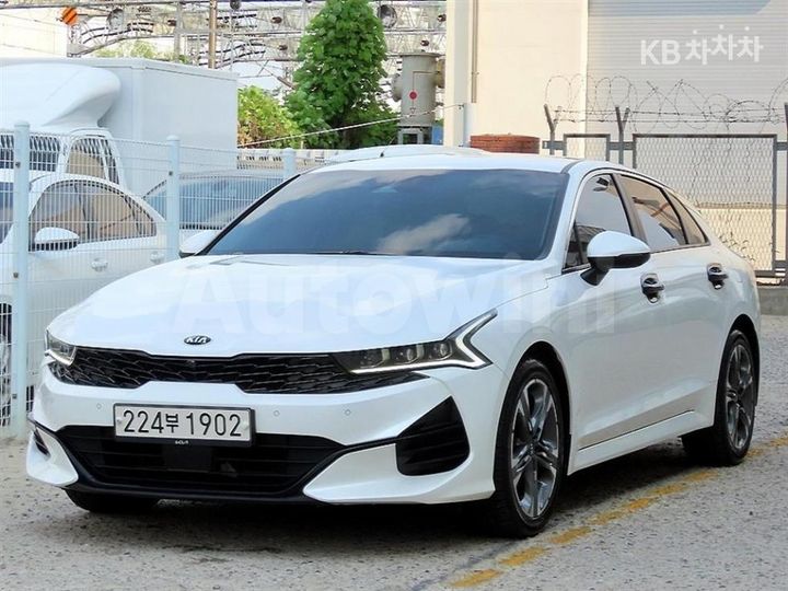 Kia K5 2021 KNAG341ABMA132800 — 2