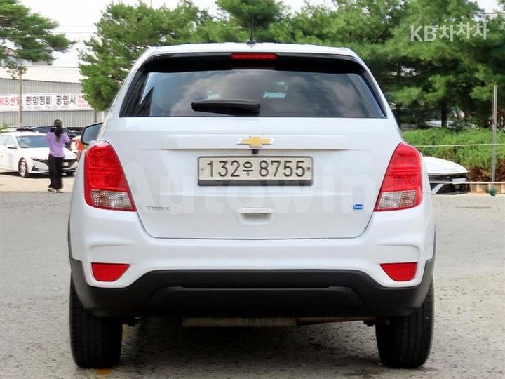 Chevrolet Trax 2017 KLABA76CDHB184181 — 4