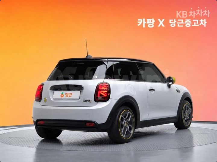 Mini Cooper 2024 WMW11DJ08R2U35869 — 3