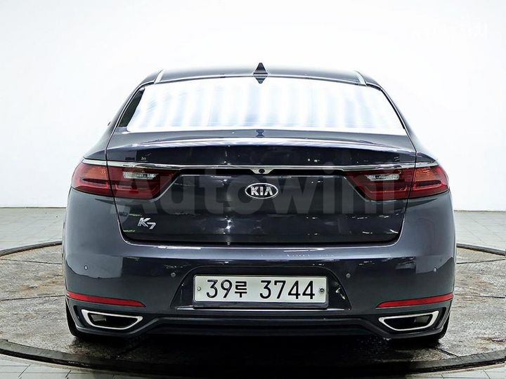 Kia K7 2018 KNALB415BJA143992 — 3