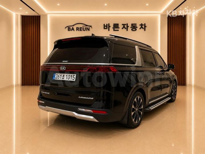 Kia Carnival 2021 KNANE81BBMS077229 — 4