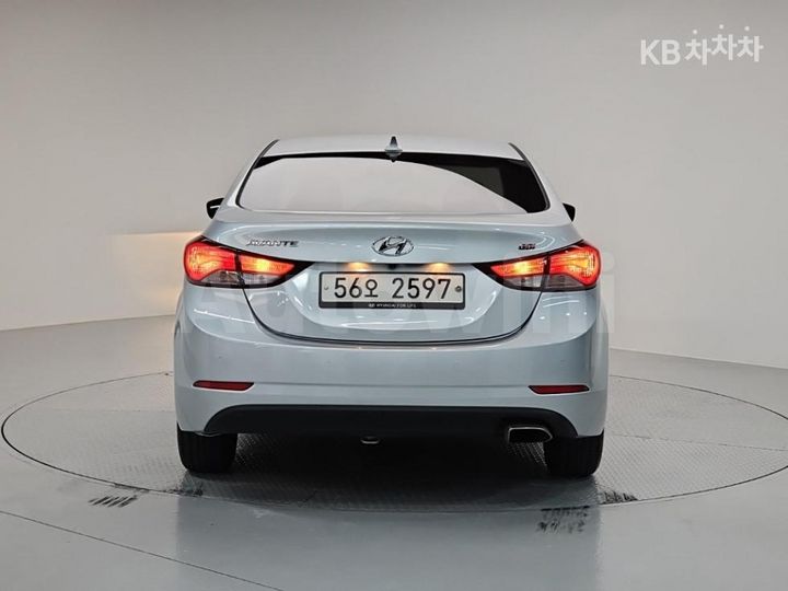 Hyundai Avante 2015 — 3