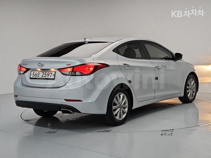 Hyundai Avante 2015 — 4