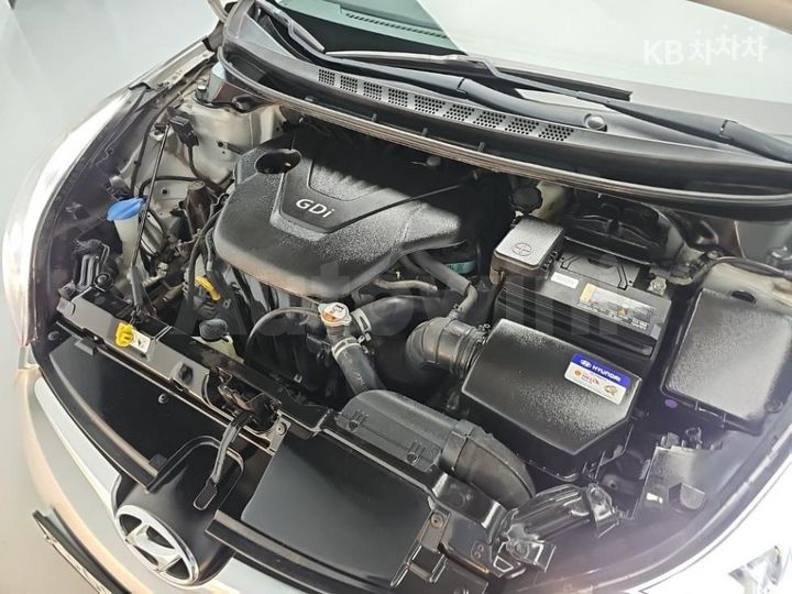 Hyundai Avante 2015 — 5