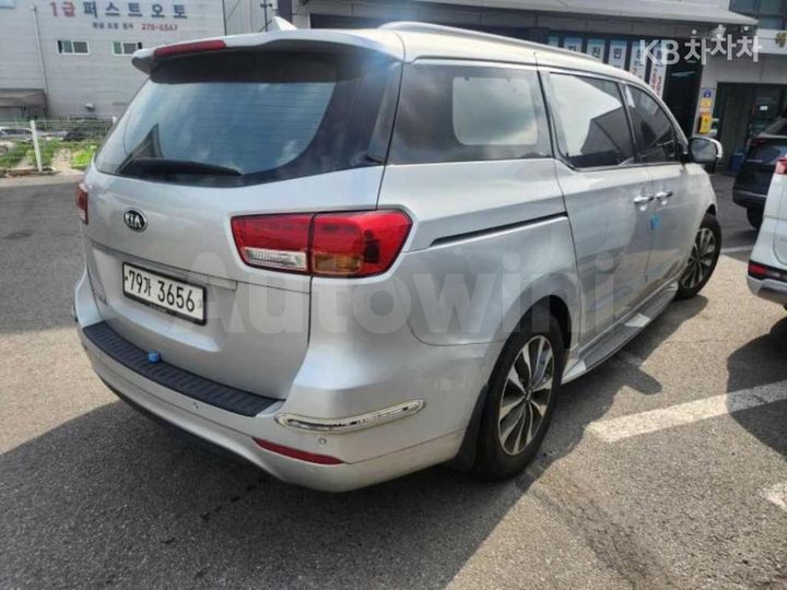 Kia Carnival 2015 KNHMF37ABFS009339 — 3