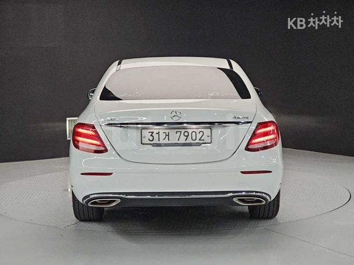 Mercedes Benz E Class 2019 — 3