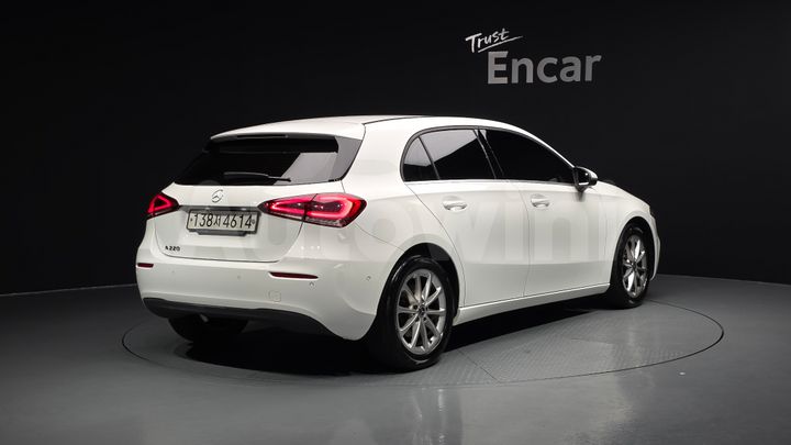 Mercedes-Benz A Class 2019 — 2