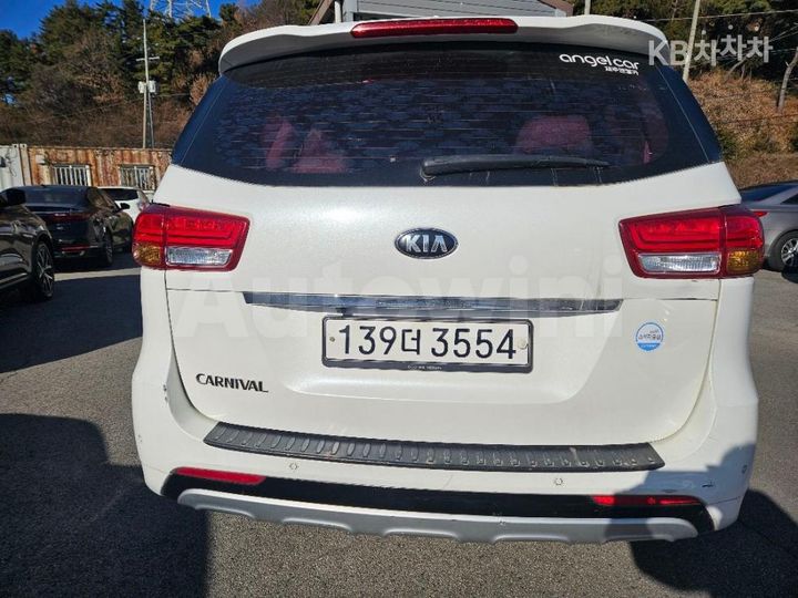 Kia Carnival 2017 KNAMB81ABHS320964 — 3