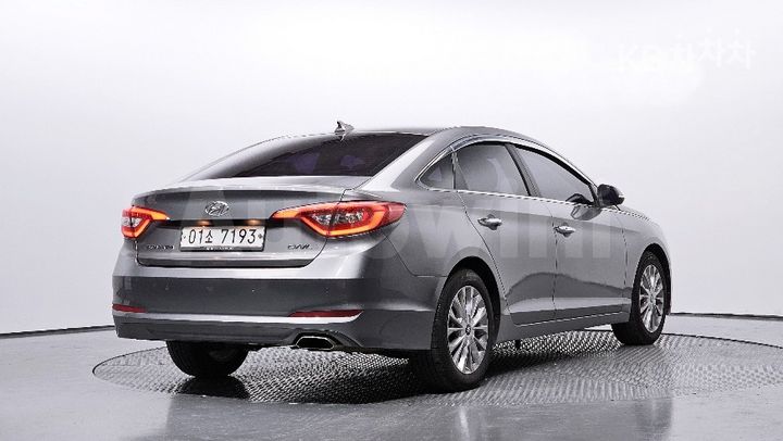 Hyundai Sonata 2017 KMHE341CBHA333753 — 2