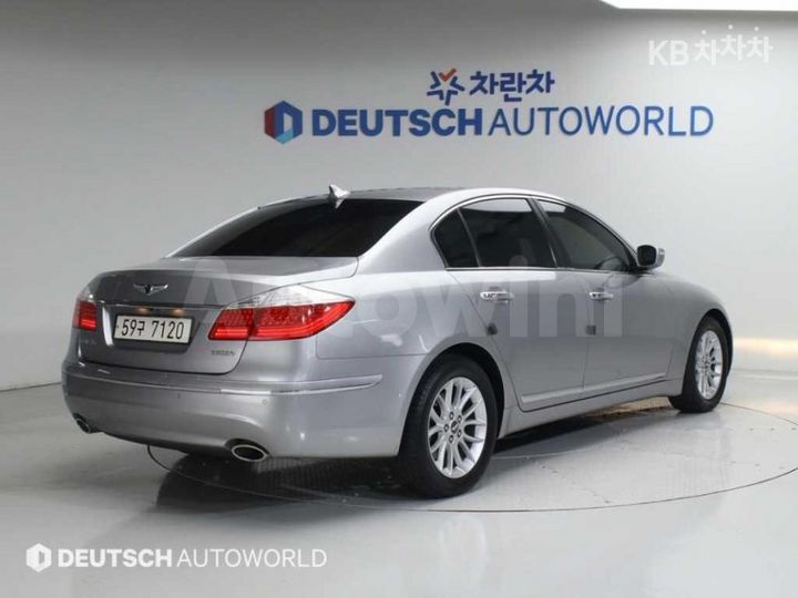 Hyundai Genesis 2011 — 2