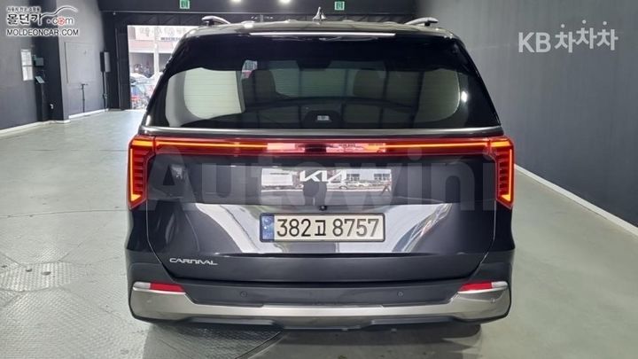 Kia Carnival 2024 KNANC81BBRS435750 — 4