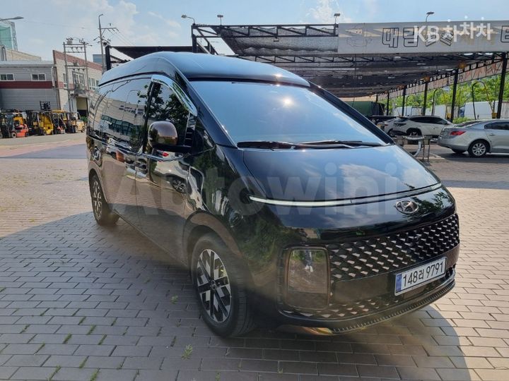 Hyundai Staria 2023 — 3