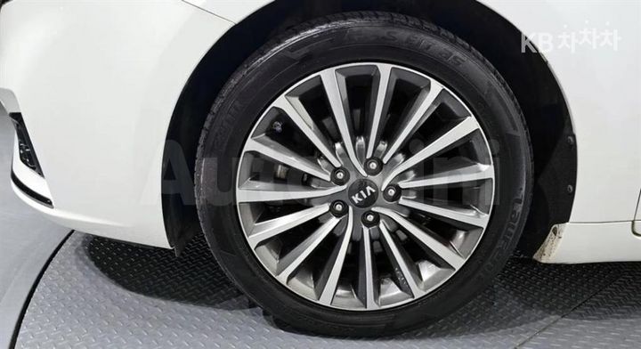 Kia K7 2019 KNALB415BKA157014 — 5