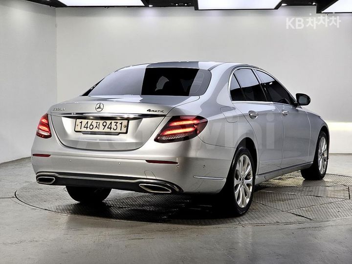 Mercedes-Benz E Class 2019 WDDZF0FB6KA692315 — 4