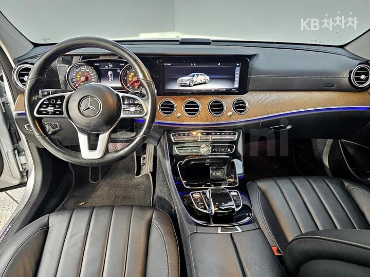 Mercedes-Benz E Class 2019 WDDZF0FB6KA692315 — 5