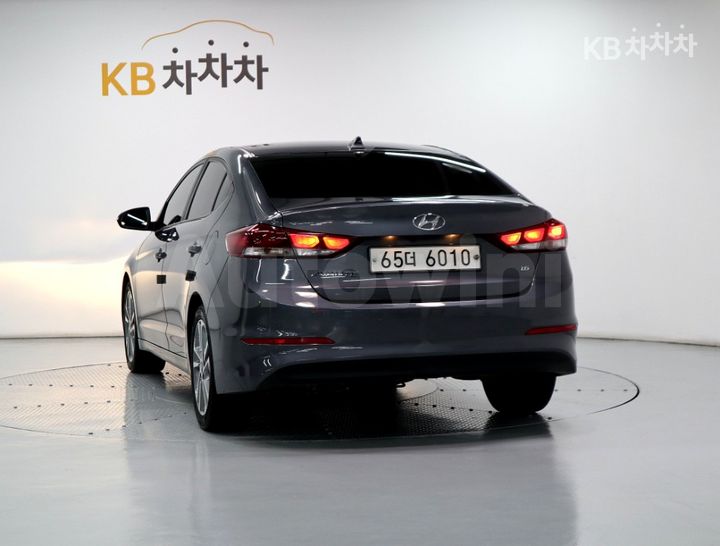 Hyundai Avante 2018 — 4
