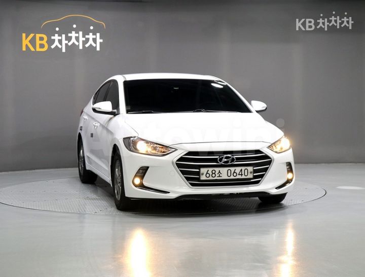 Hyundai Avante 2017 KMHD741DBHU222909 — 2