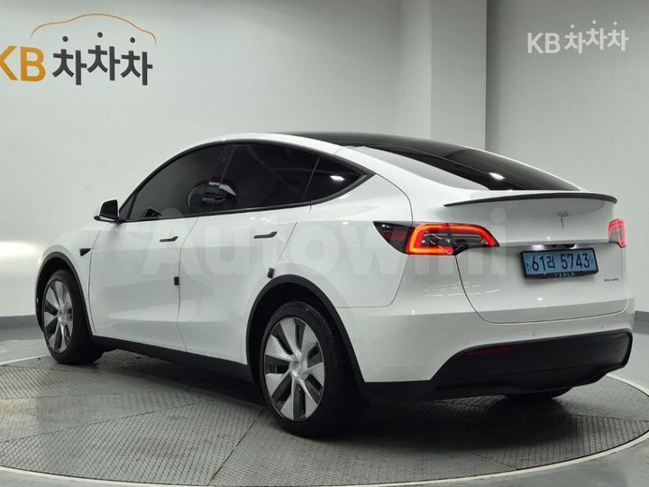 Tesla Model Y 2022 7SAYGDEE6NF502176 — 2
