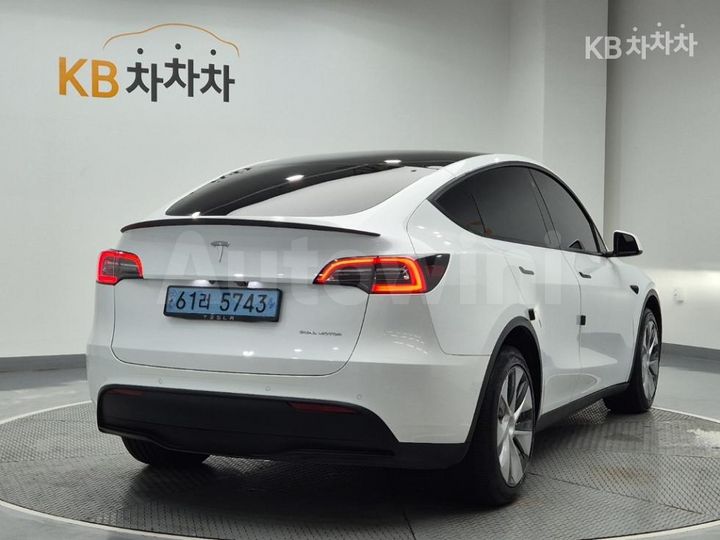 Tesla Model Y 2022 7SAYGDEE6NF502176 — 3