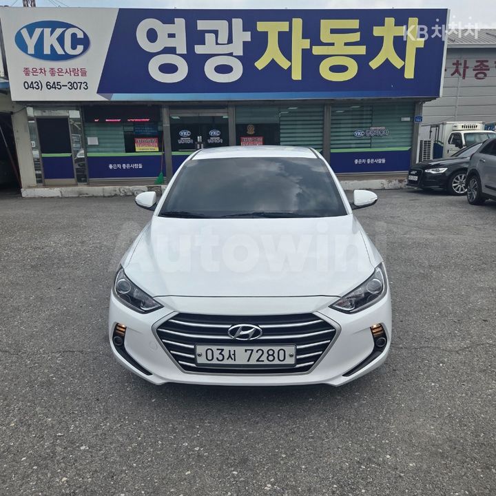 Hyundai Avante 2018 KMHD641DBJU468272 — 2