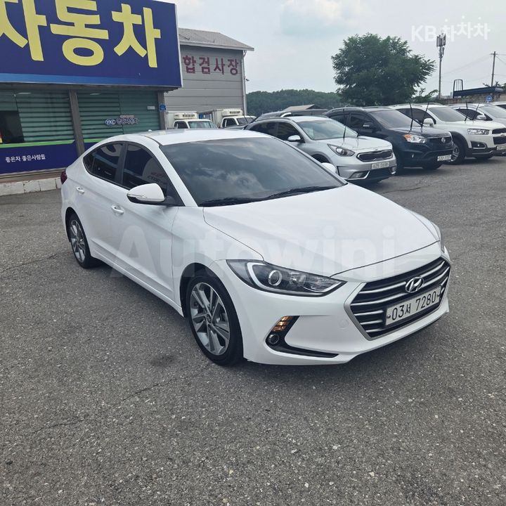 Hyundai Avante 2018 KMHD641DBJU468272 — 4