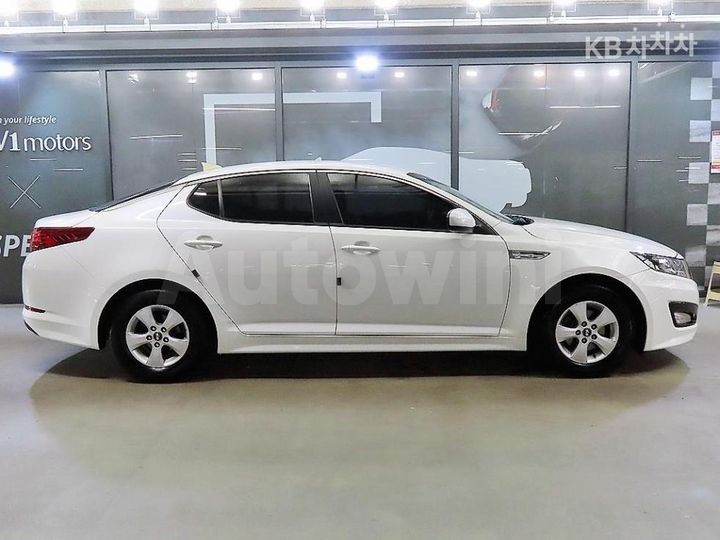 Kia K5 2012 KNAGN418BCA200017 — 3