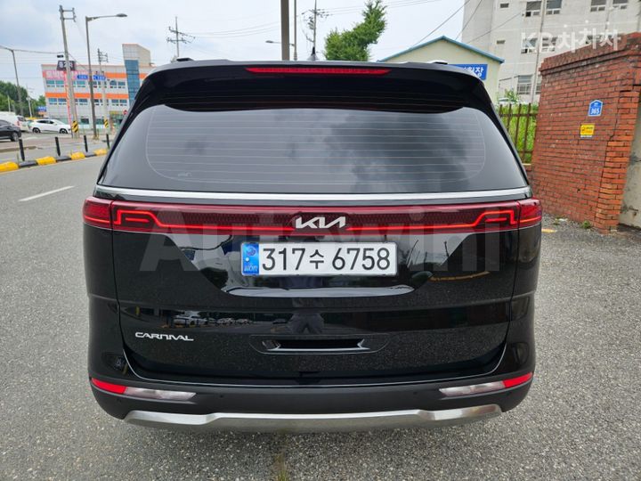 Kia Carnival 2023 KNANC81BBPS225601 — 4