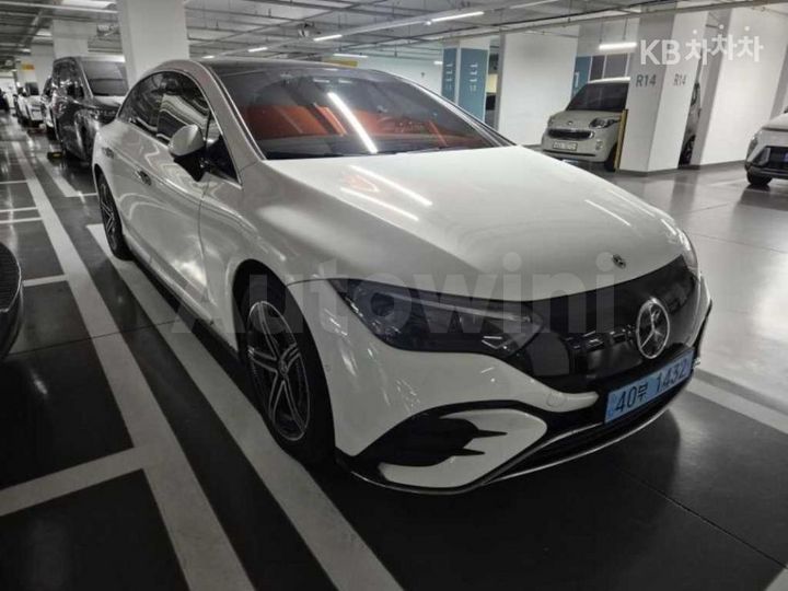 Mercedes Benz EQE