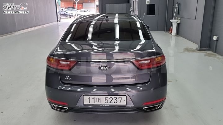 Kia K7 2017 KNALB415BHA093218 — 4