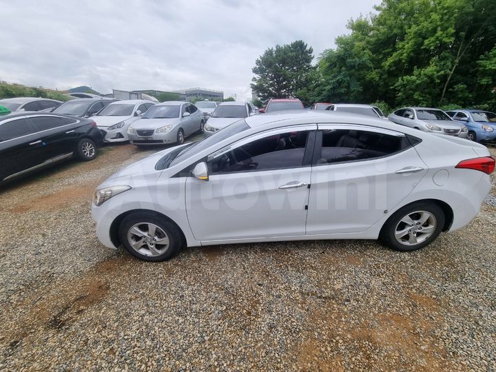 Hyundai Avante 2012 — 5