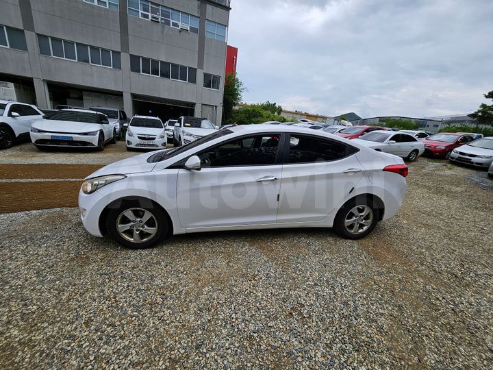 Hyundai Avante 2012 — 3