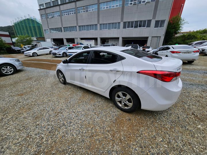 Hyundai Avante 2012 — 4