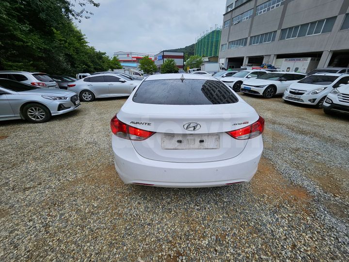 Hyundai Avante 2012 — 5