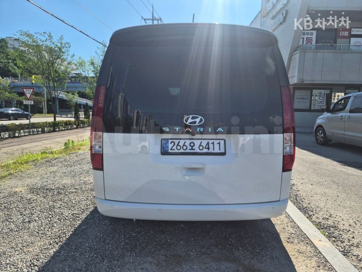 Hyundai Staria 2025 — 3
