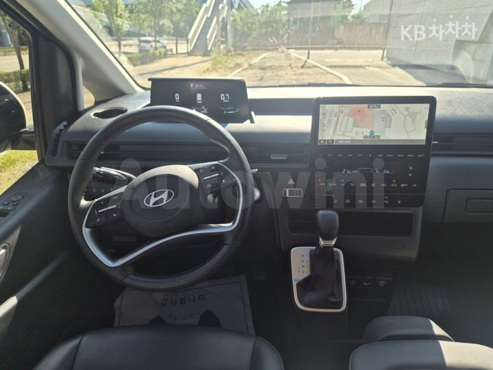 Hyundai Staria 2025 — 5