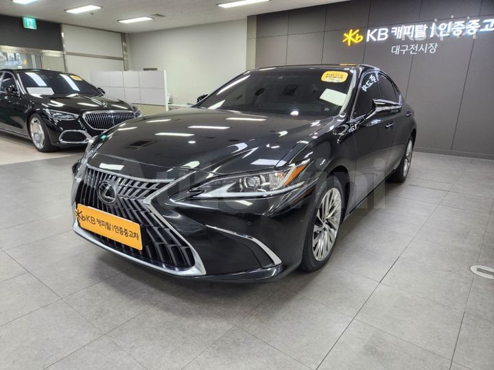 Lexus ES 2024 JTHBA1C17R2020312 — 2