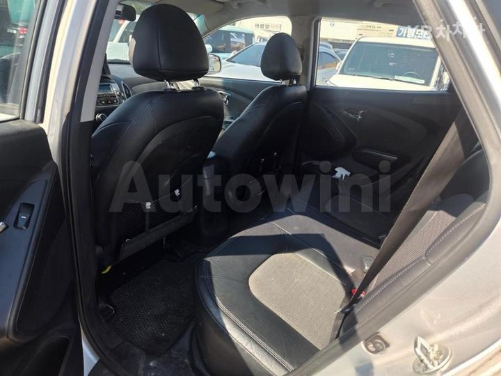 Hyundai Tucson 2011 KMHJT81VDBU223720 — 4