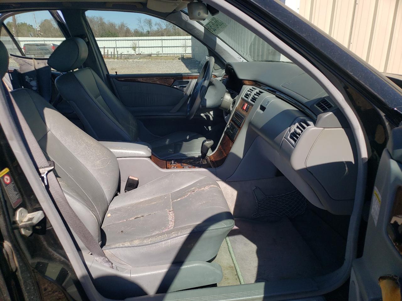 Mercedes-Benz E 2001 — 5