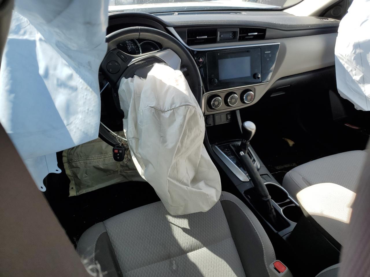 Toyota Corolla Le 2018 — 9